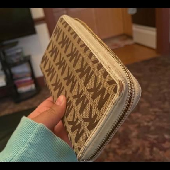 Michael Kors Wallet - Picture 2 of 3